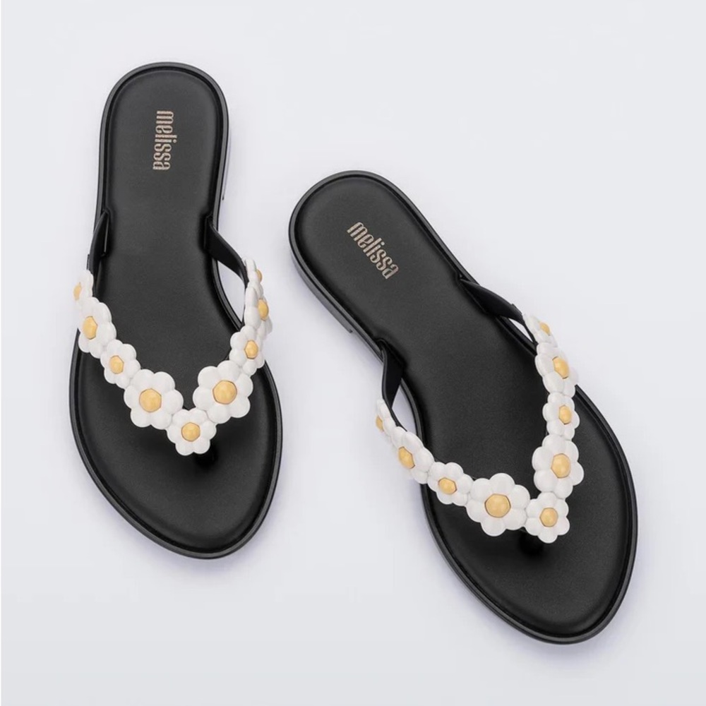 Mini Melissa black and white daisy 🌼 flip flop, size 1, new in box!